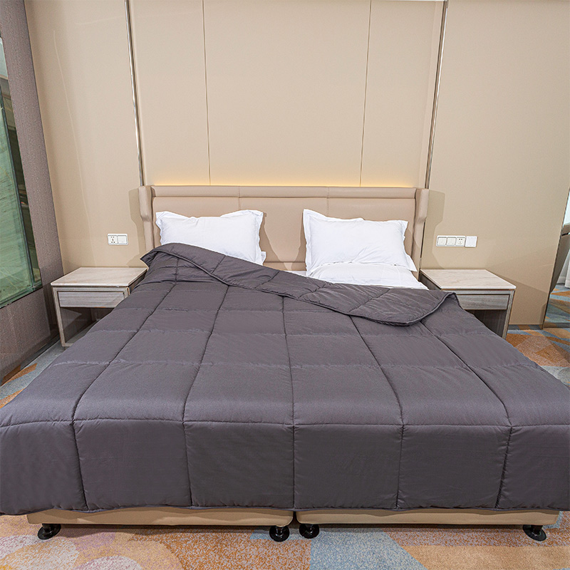 Fabric ： umplutură pentru microfibră: mărgele de sticlă / Poliester Culoare: Albă sau personalizată Dimensiune: Twin, Full, Queen, King sau Candicate Ambalaj: aspirat, PVC, sârmă sau personalizat.